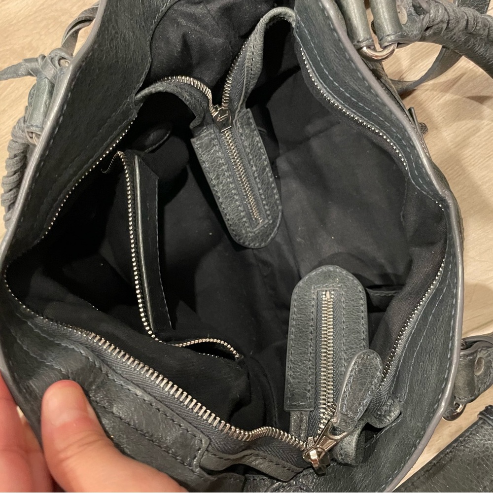 Authentic Dark grey Balenciaga bag cross bag - Picture 3 of 4
